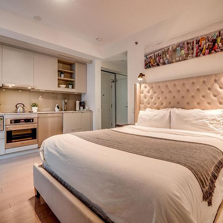 Modern Suite On Peter St - City View Торонто Экстерьер фото