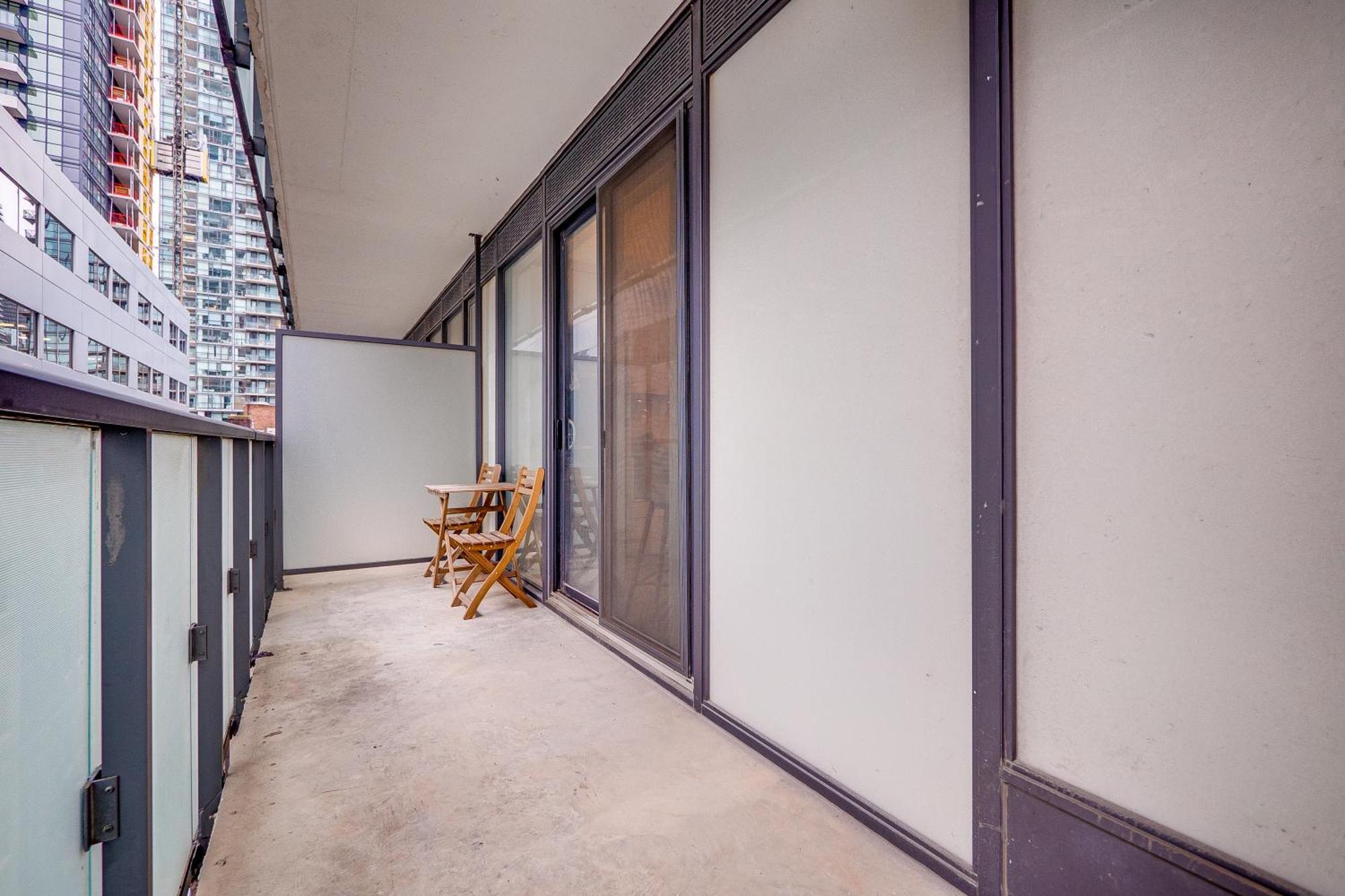 Modern Suite On Peter St - City View Торонто Экстерьер фото