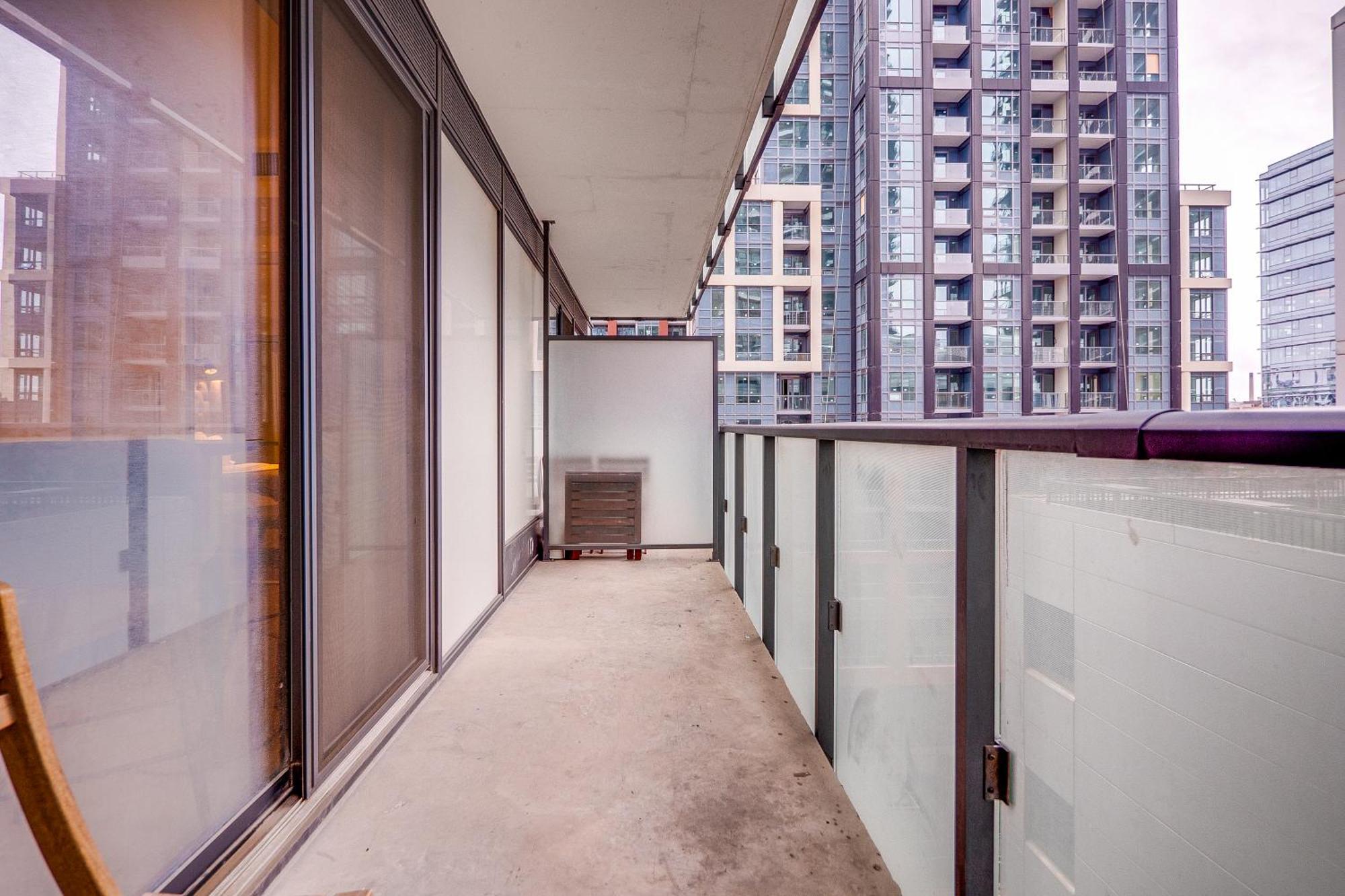 Modern Suite On Peter St - City View Торонто Экстерьер фото